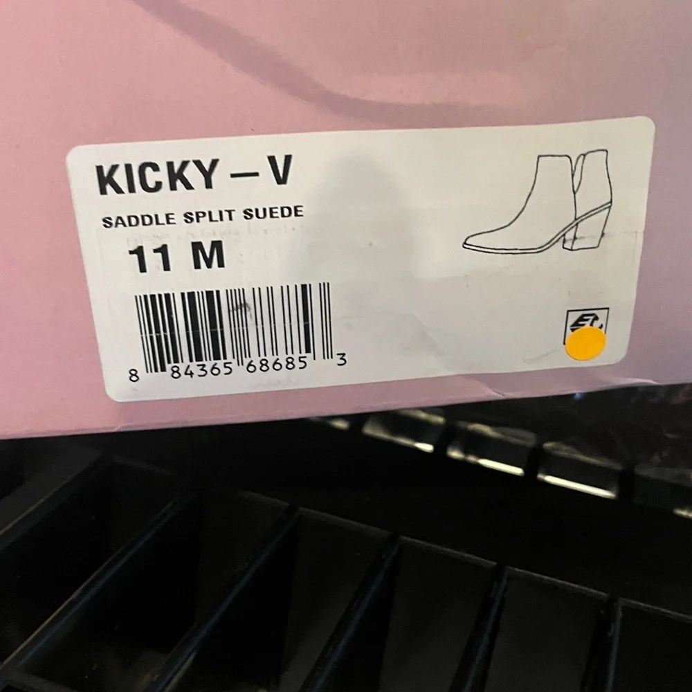 Lisa Vicky Kicky Saddle Brown Suede Ankle Booties 11M NIB